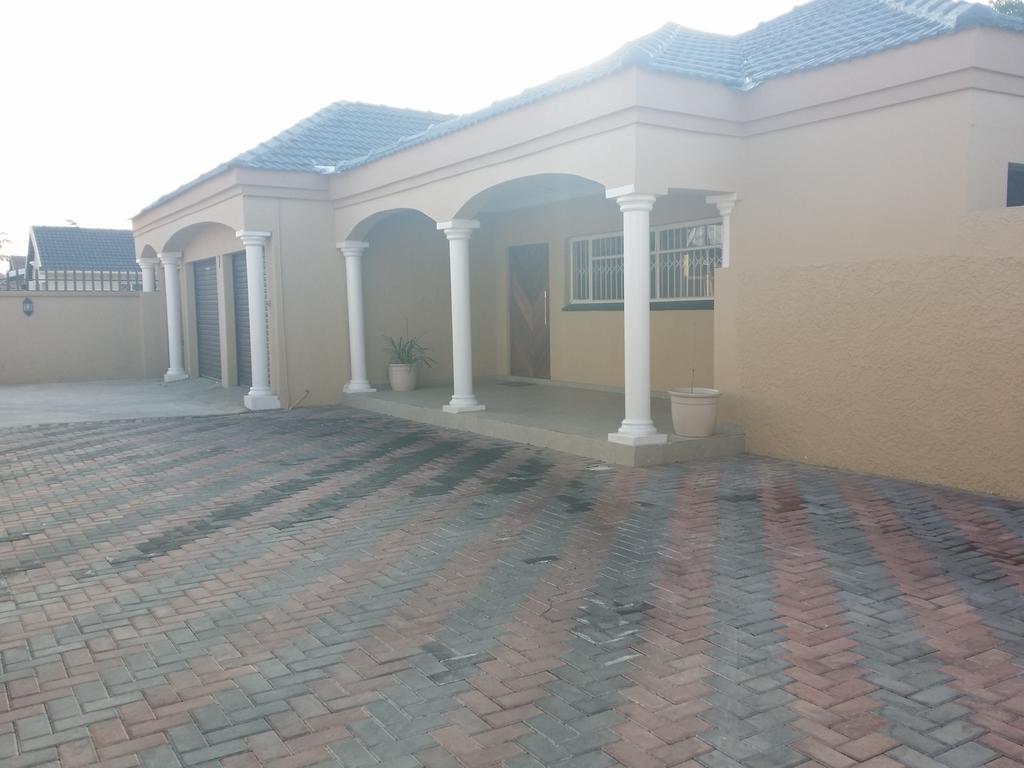 Alicia'S B&B Roodepoort Eksteriør bilde